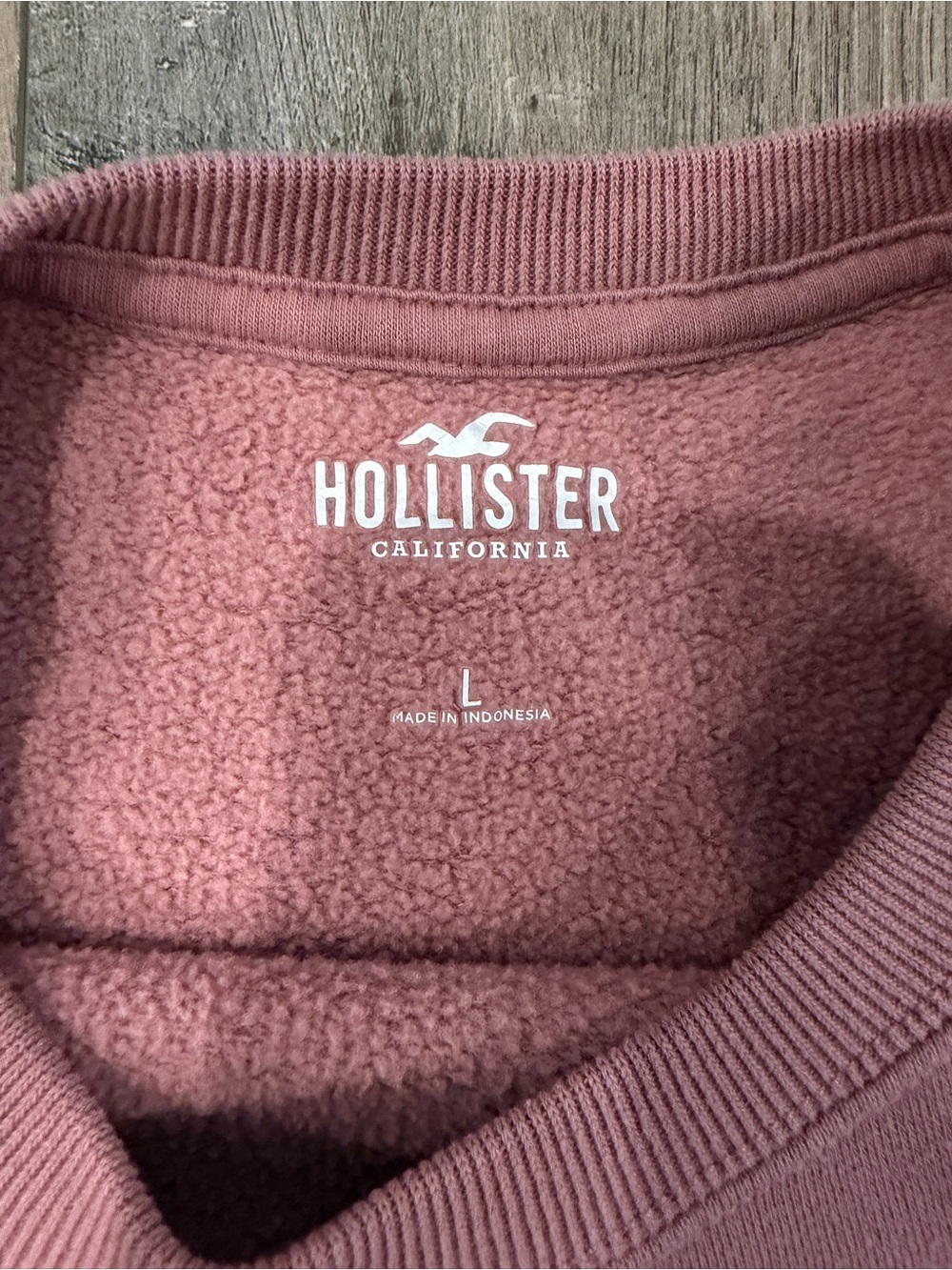 Hollister Dusty Rose Crewneck Sweatshirt - Women's Pullover - Picture 4 of 5